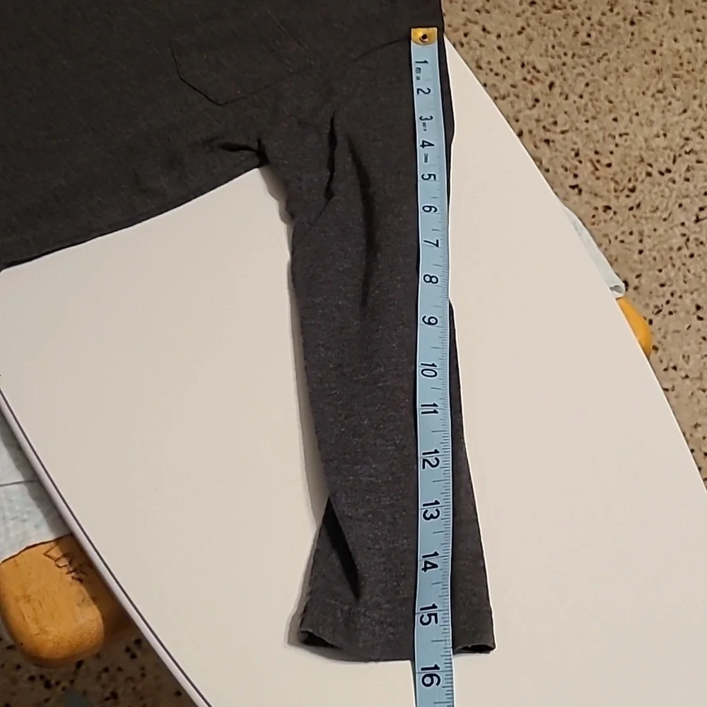 GAP KIDS Boys T-Shirt Size Dark Gray Size 5T Sleeve Crew Neck Cotton EUC